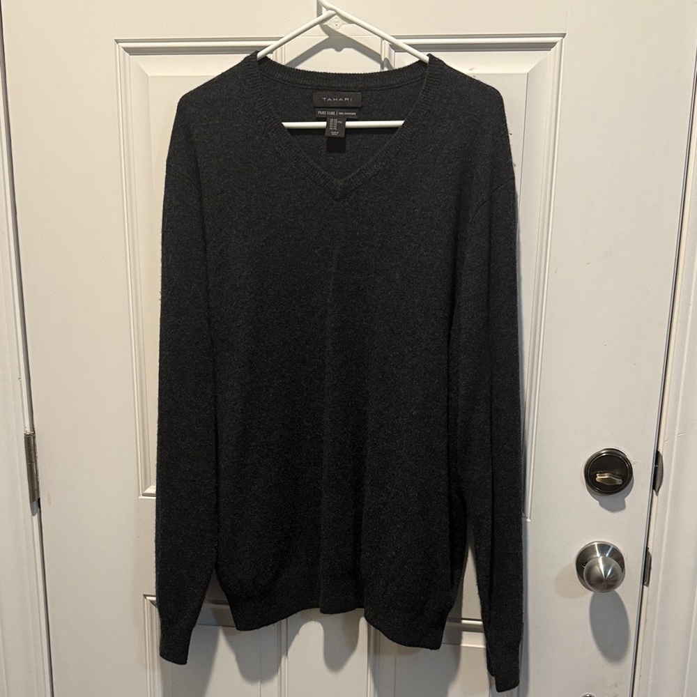 Tahari Men’s V-Neck Sweater in Charcoal Black